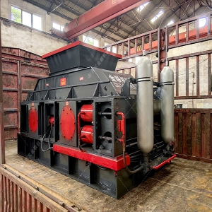 單臺(tái)大型河卵石破碎制砂機(jī)發(fā)貨圖片