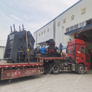 1000*700液壓對輥制砂機，1210反擊破發往四川