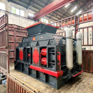 2PG1500x1000超大型對(duì)輥破碎制砂機(jī)發(fā)貨 發(fā)往陜西