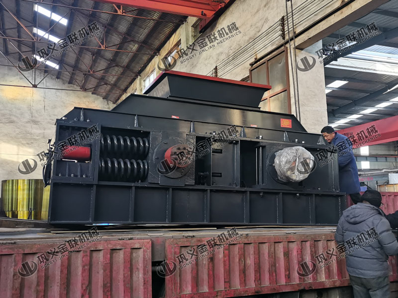 時(shí)產(chǎn)100噸對(duì)輥制砂機(jī)參數(shù)是多少，有哪些部分組成