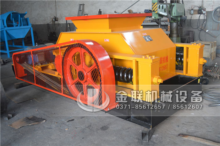 強(qiáng)力破碎機(jī)是靠什么工作的，有哪些注意事項(xiàng)？