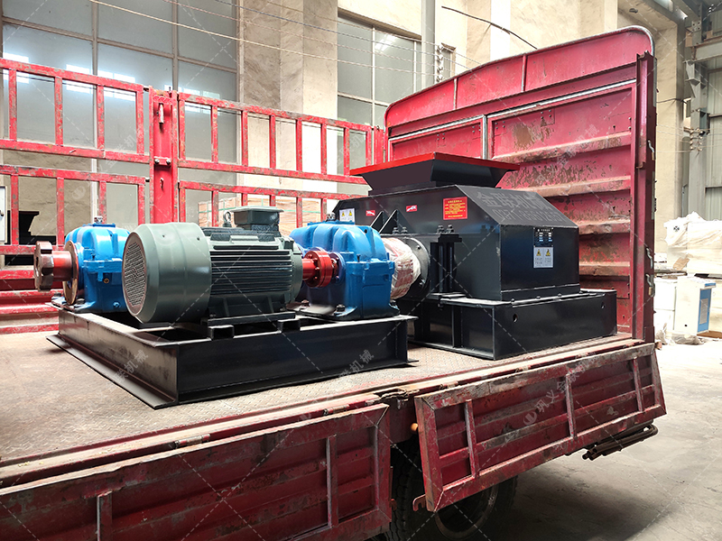 2PG800x600中型直連式對輥破碎機發往廣西  