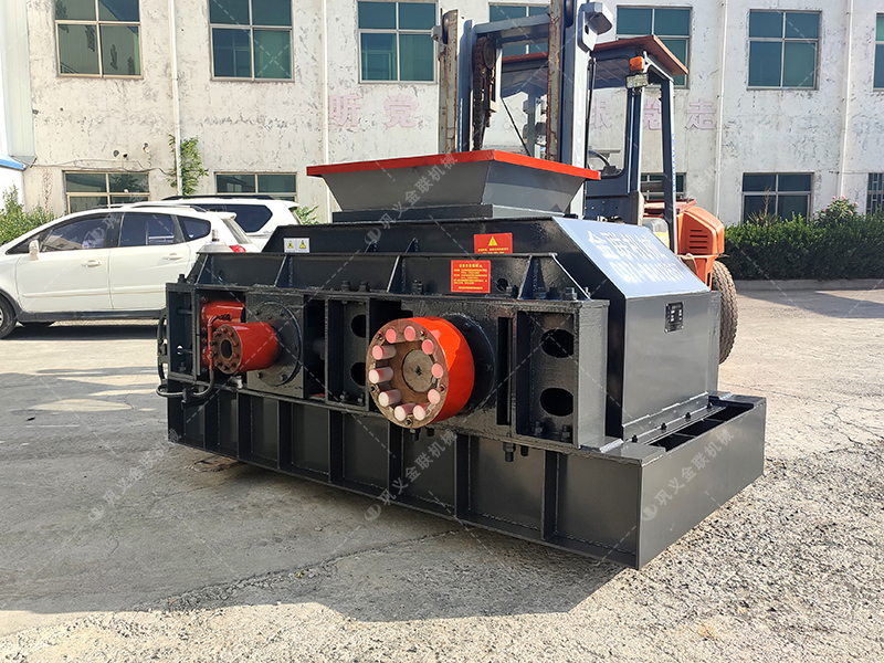 2PGY1007液壓對(duì)輥制砂機(jī)發(fā)往江蘇 