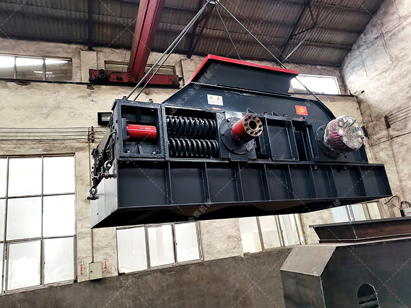 單臺大型河卵石破碎制砂機發(fā)貨圖片