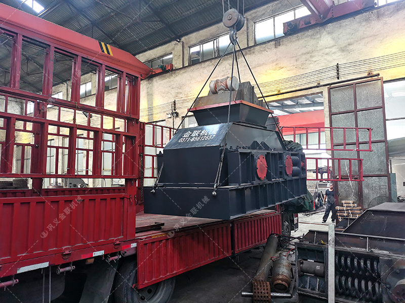 2PG1200x800直連式液壓對(duì)輥破碎制砂機(jī)發(fā)貨 發(fā)往河南鄭州 2PG1200x800直連式液壓對(duì)輥破碎制砂機(jī)發(fā)貨 發(fā)往河南鄭州