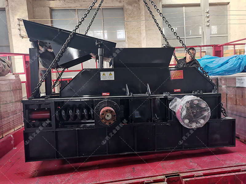 2PG0806彈簧式對(duì)輥制砂機(jī)-對(duì)輥破碎機(jī)發(fā)往河南