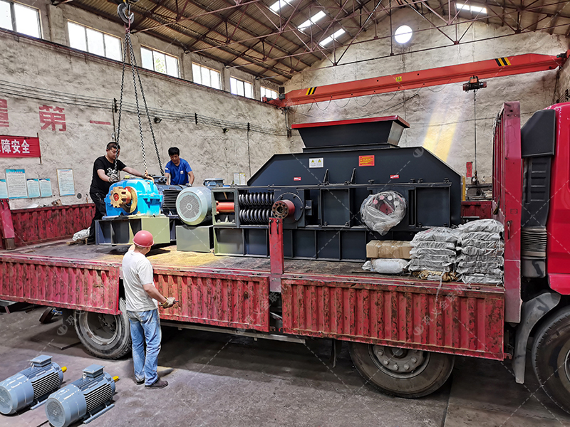 2PG1200x800彈簧式對輥破碎制砂機(jī)發(fā)貨圖片