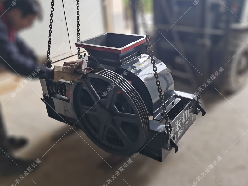 2PG400X250小型對輥破碎機發(fā)貨圖片_發(fā)往福建泉州_破碎石英砂