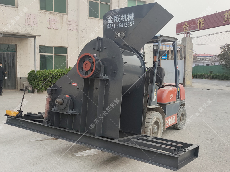 兩臺800X800雙級粉碎機發貨圖片_發往廣西南寧_破碎鐵礦石