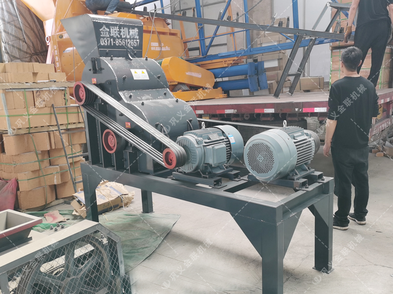 小型雙級粉碎機(jī)發(fā)貨圖片_發(fā)往山東煙臺(tái)_破碎粉煤灰