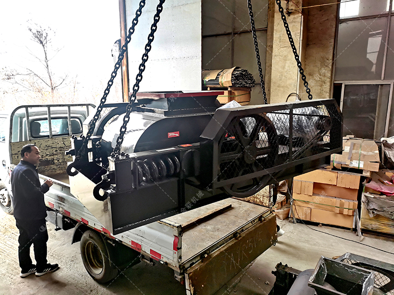 2PG610X400對輥破碎機發貨圖片_發往湖北十堰_破碎鵝卵石